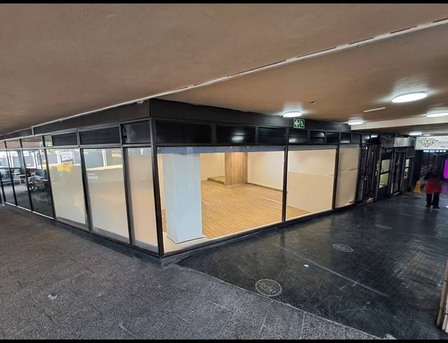 111M² RETAIL TO LET IN DUNKELD WEST